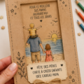 Une carte artisanale colorée pour la fête des pères réalisée par des enfants, sur un fond festif.