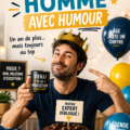 Un homme souriant en recevant des vœux d'anniversaire humoristiques.