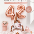 Une personne célébrant son anniversaire avec un shooting photo en extérieur, entourée de décorations colorées.