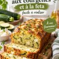 Un cake salé aux courgettes et feta sur une table de fête, prêt à être dégusté