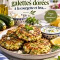 Galettes croustillantes de courgette et feta sur une assiette avec une sauce