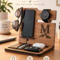 Station de chargement en bois personnalisée avec téléphone et montre