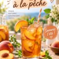 Un délicieux thé glacé à la pêche servi avec des tranches de pêche fraîches et des feuilles de menthe.